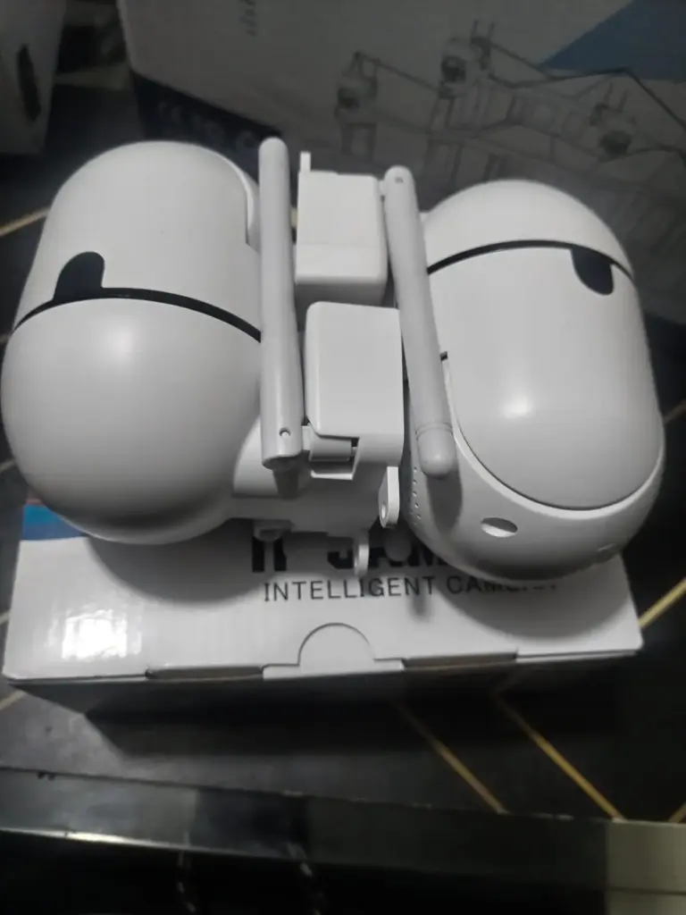 Cámara De Seguridad Wifi Hd 1080p Foco 360° Exterior/interio Con Alarma 2 Piezas Con Resolución 3mp 